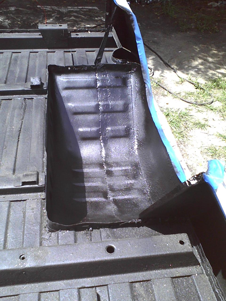 Attached picture tubs under coat#2.jpg